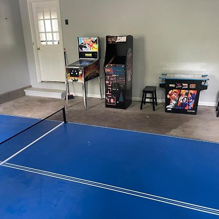 Cozy Home With Arcade, Ping Pong & Fenced Backyard Лорънсвил Екстериор снимка